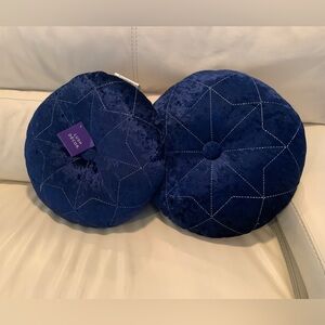 NWT Lush Decor Set Of 2 Navy Velvet Round Pin-tuck Pillows 14.5”